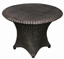 Rattan asztal (690×690×490)